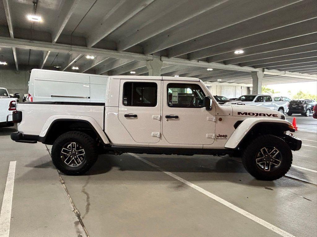 new 2024 Jeep Gladiator car, priced at $49,547