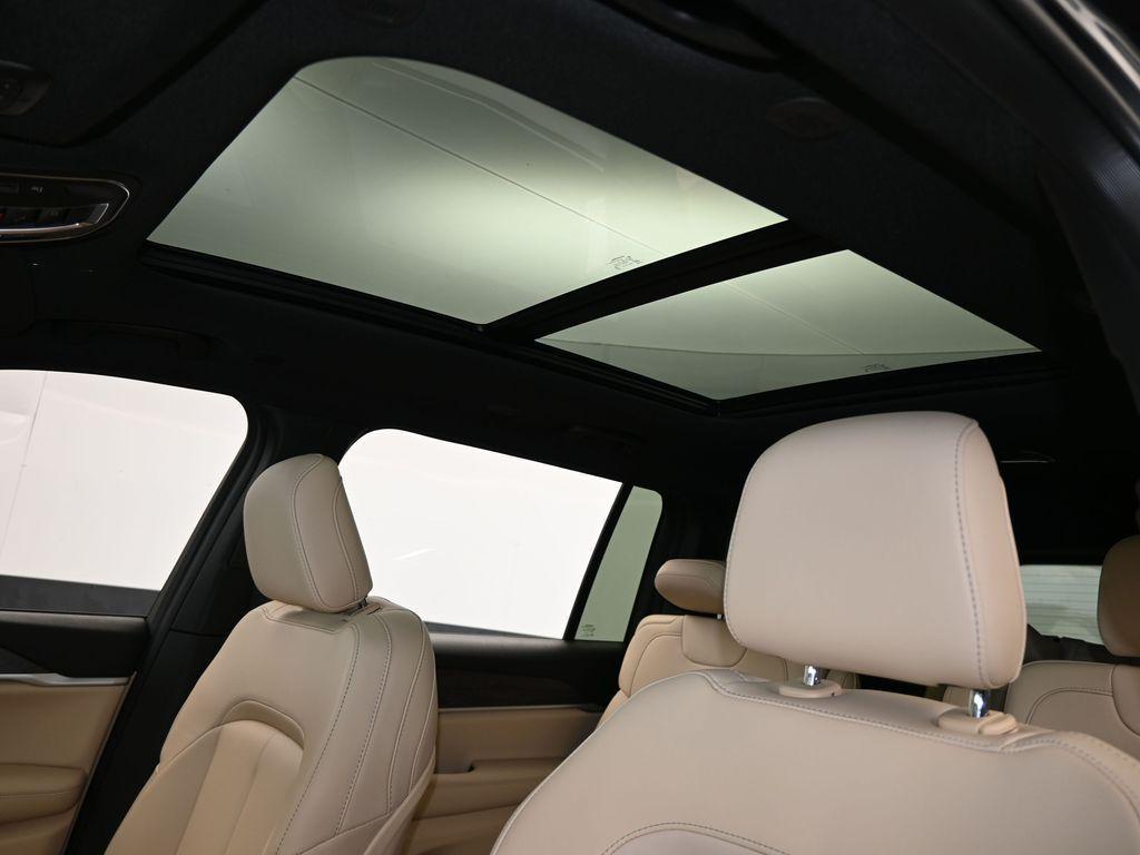 new 2025 Jeep Grand Cherokee L car