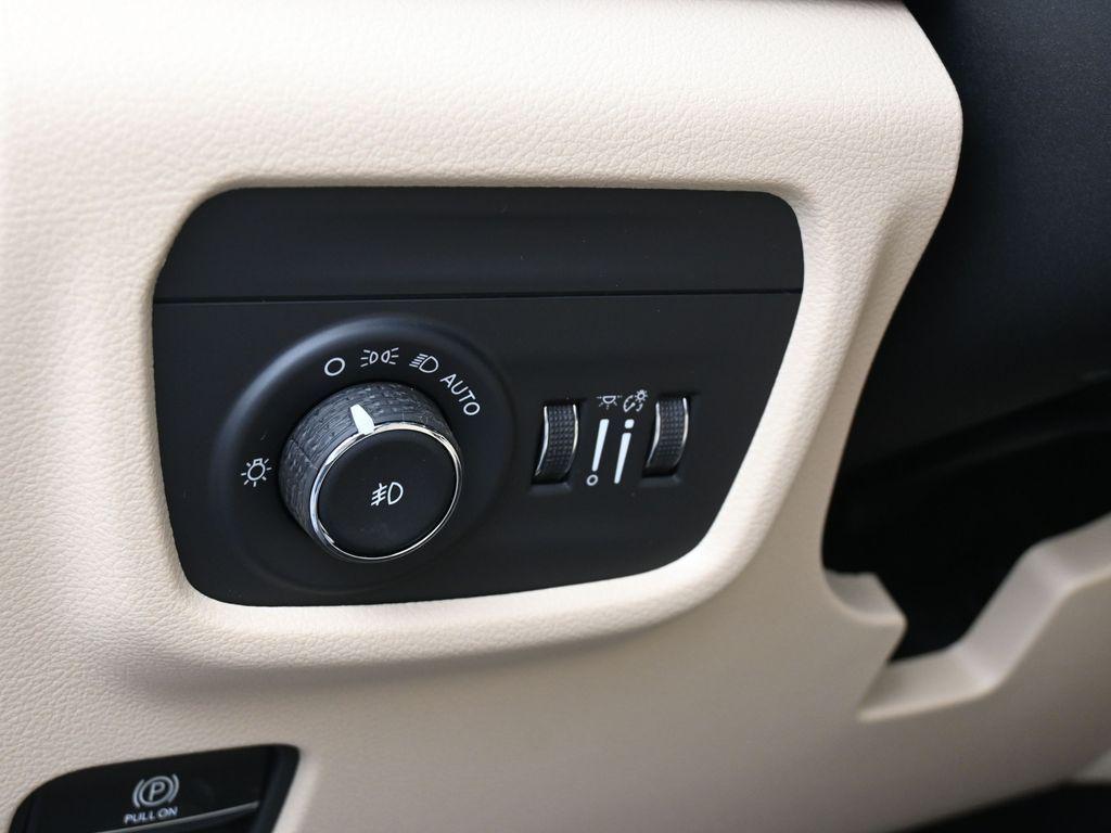 new 2025 Jeep Grand Cherokee L car