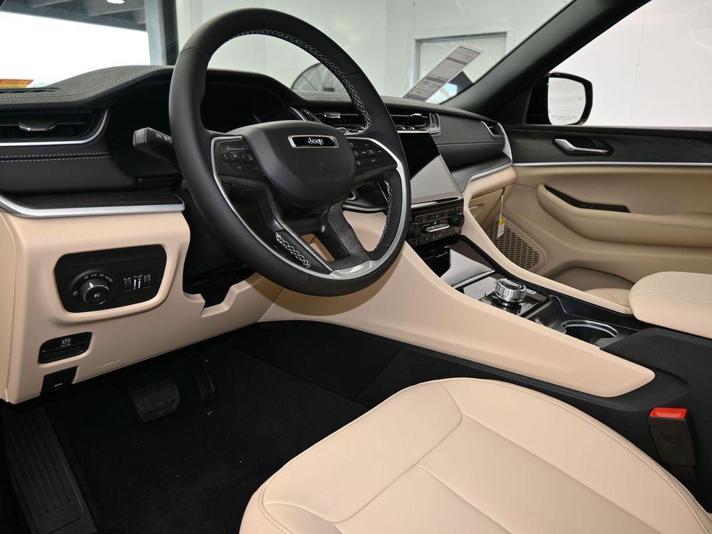 new 2025 Jeep Grand Cherokee L car