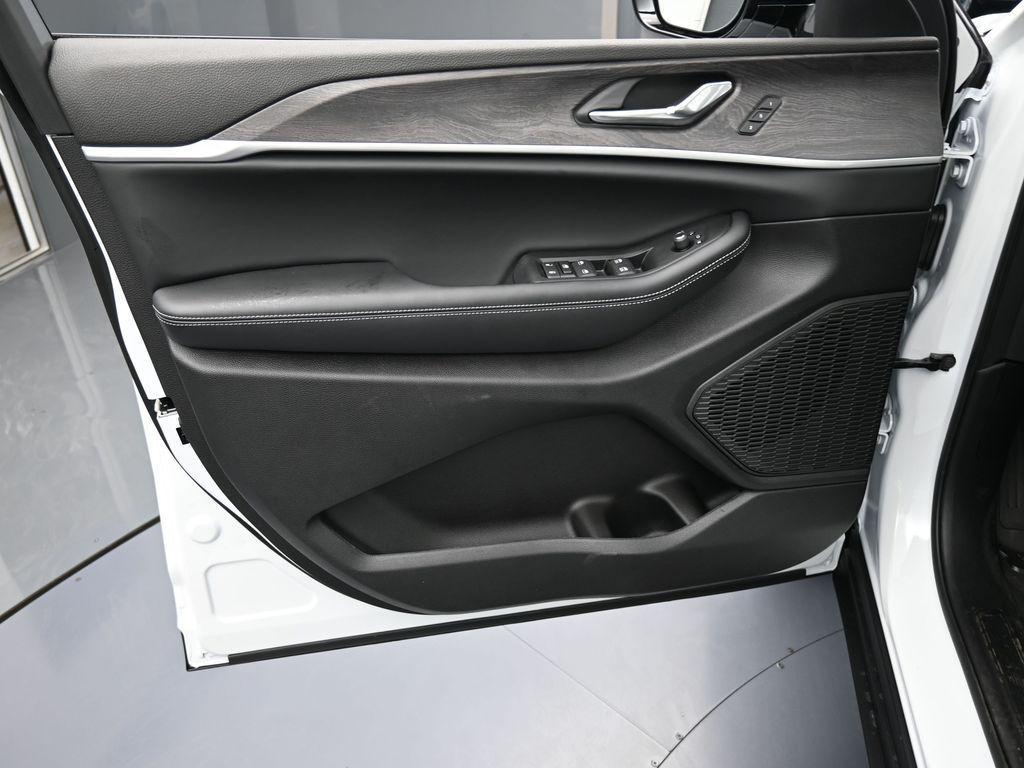 new 2025 Jeep Grand Cherokee car