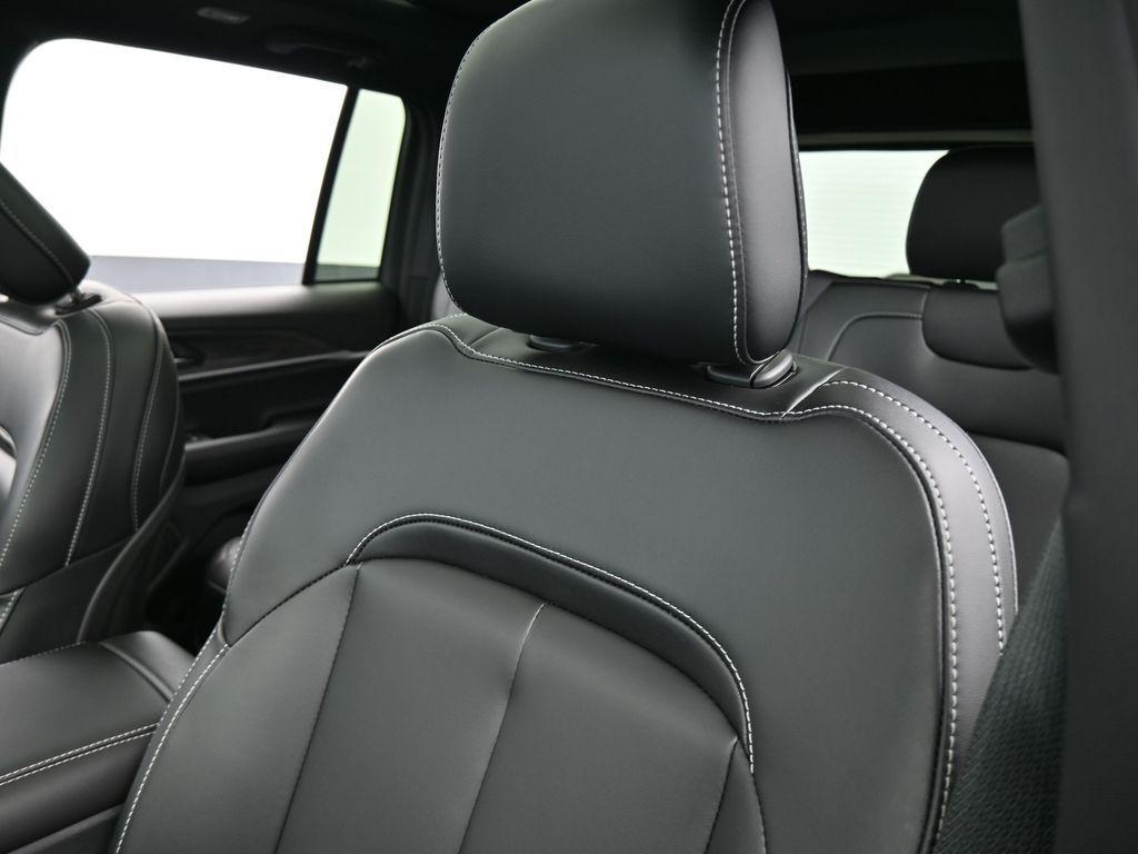 new 2025 Jeep Grand Cherokee car