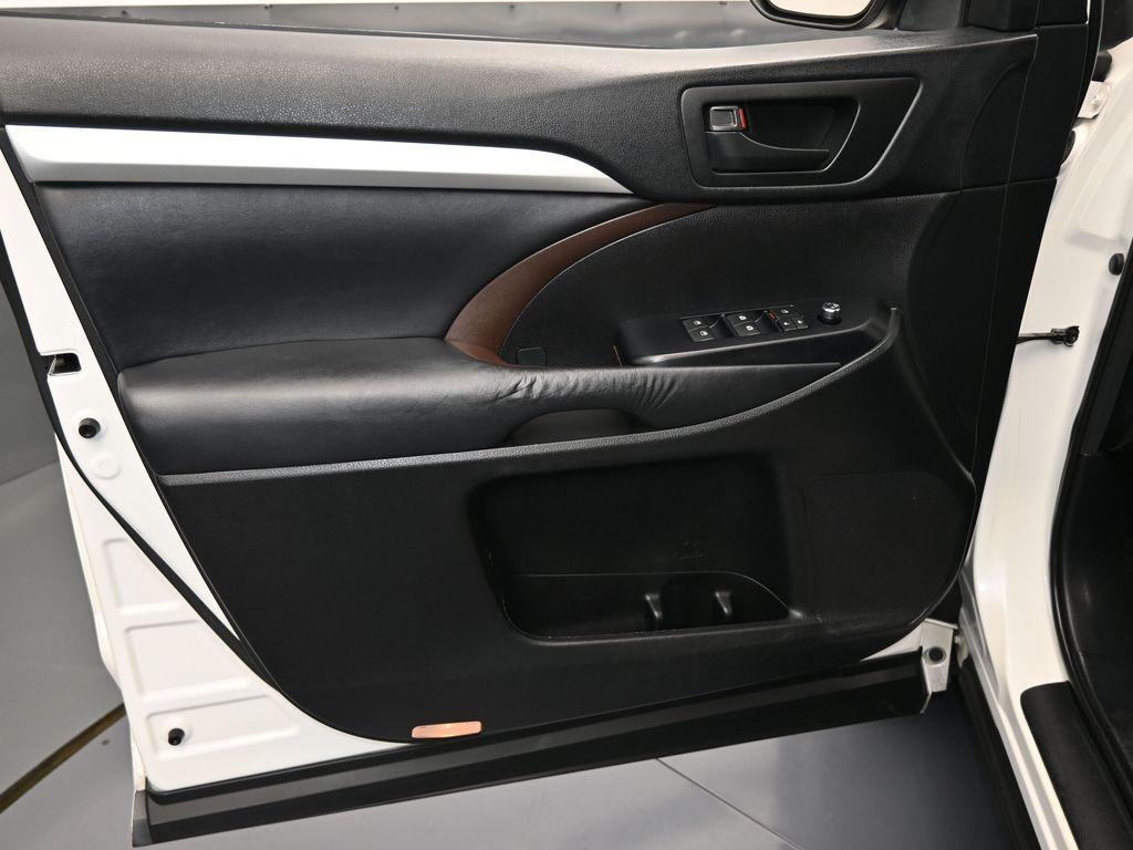used 2015 Toyota Highlander car, priced at $15,251