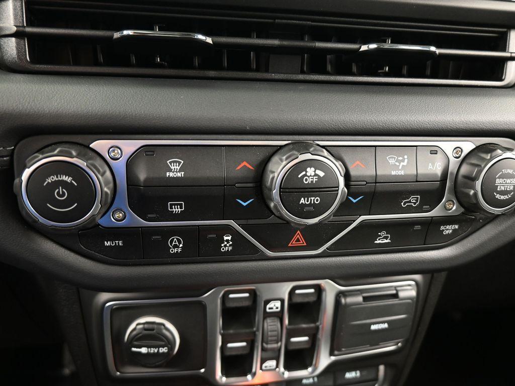 new 2025 Jeep Wrangler car
