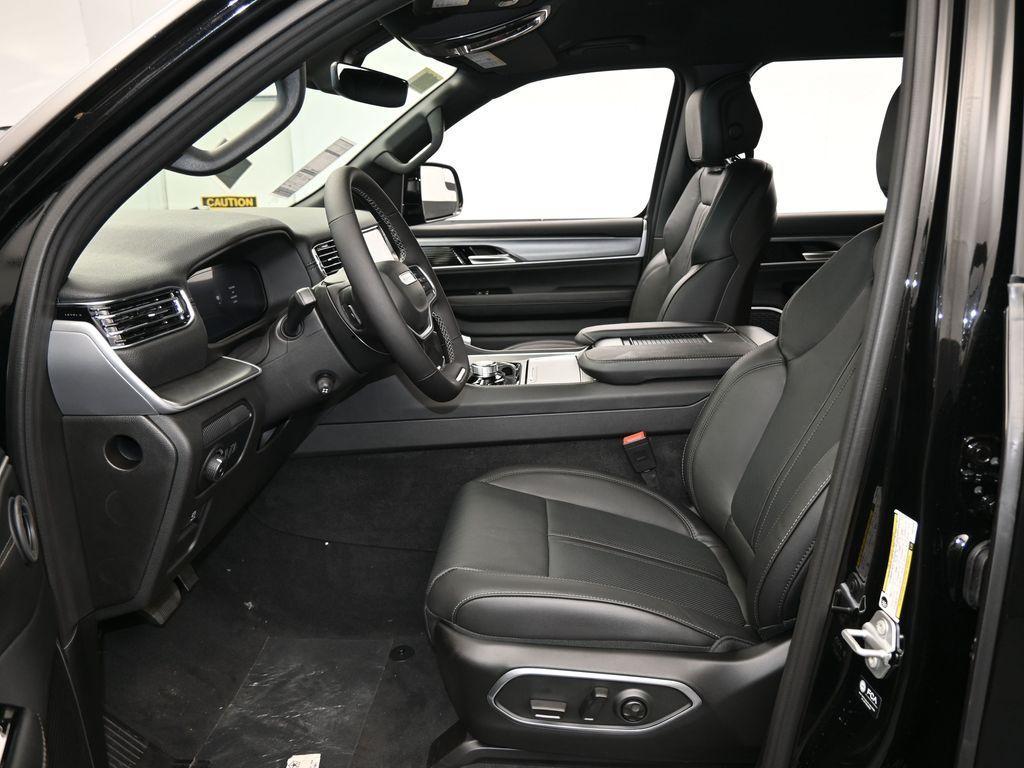 new 2025 Jeep Wagoneer L car