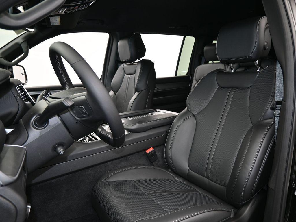 new 2025 Jeep Wagoneer L car