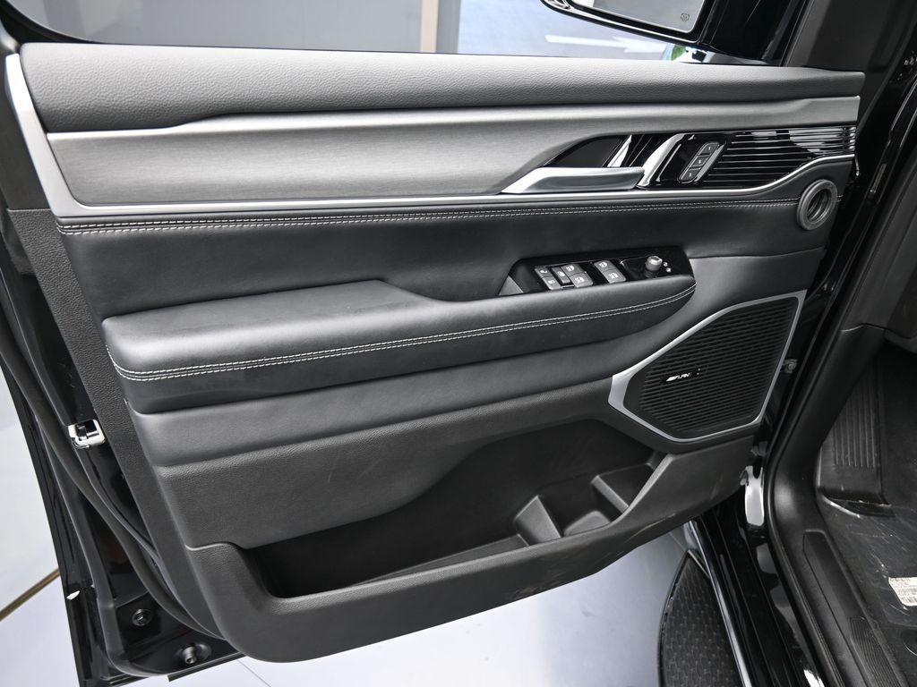 new 2025 Jeep Wagoneer L car
