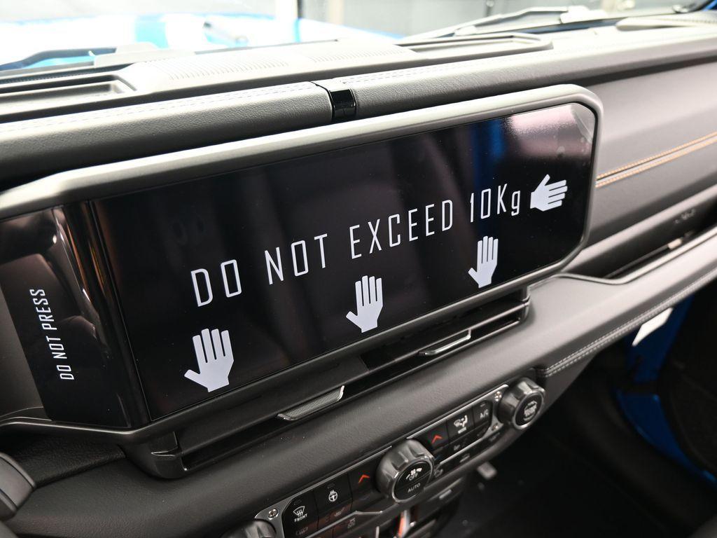 new 2025 Jeep Wrangler car