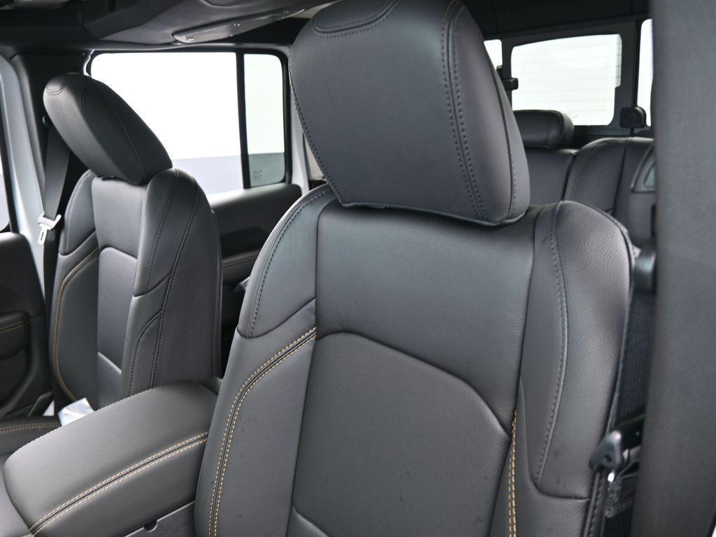new 2025 Jeep Gladiator car