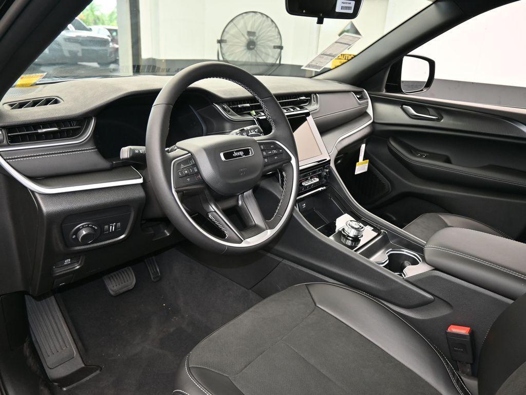 new 2025 Jeep Grand Cherokee L car