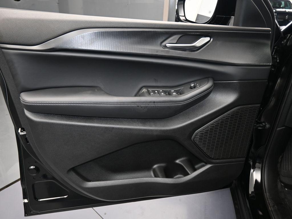 new 2025 Jeep Grand Cherokee L car