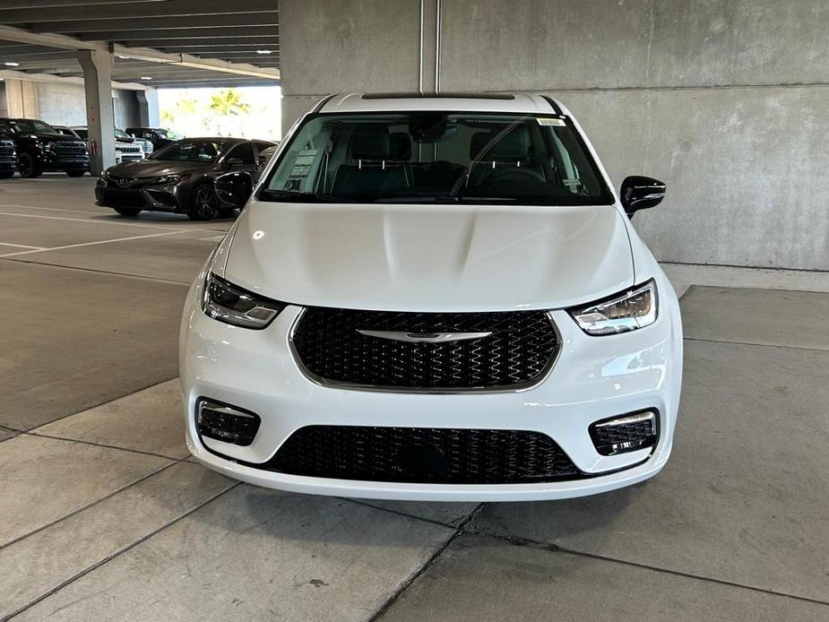 new 2024 Chrysler Pacifica car, priced at $40,831