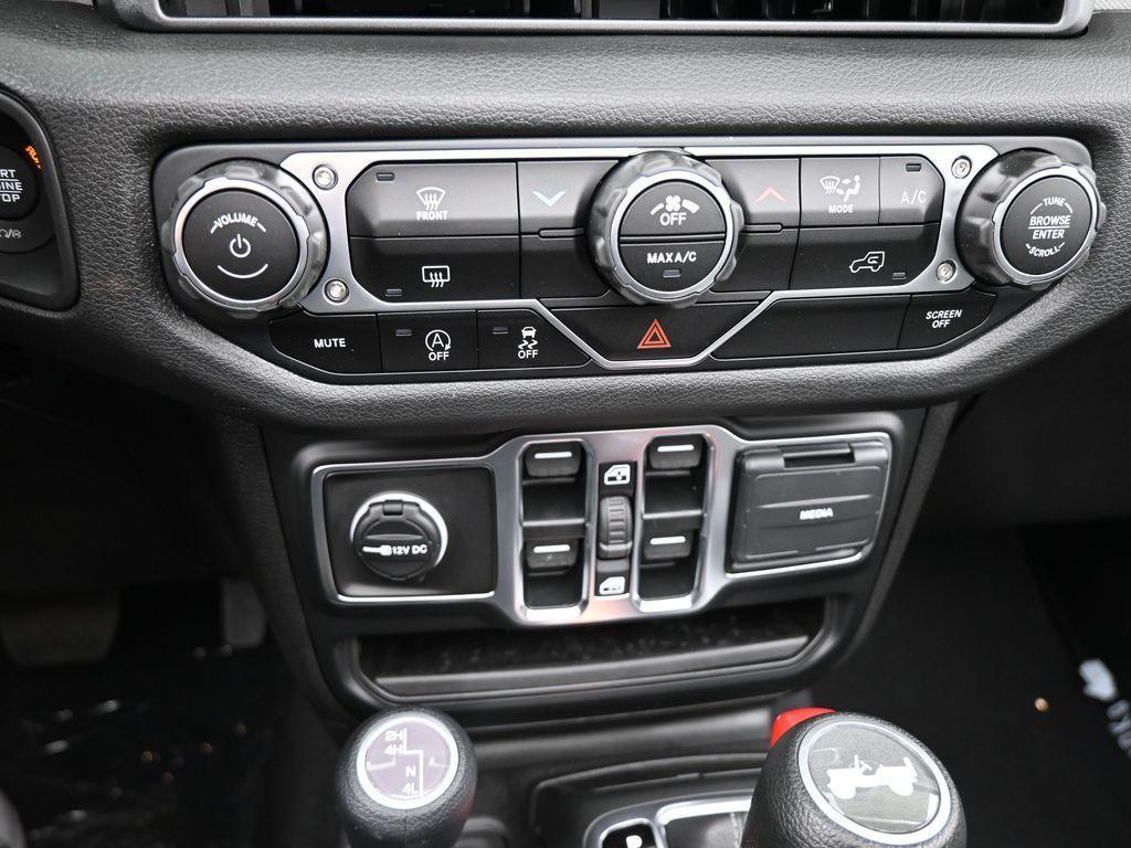 new 2025 Jeep Wrangler car