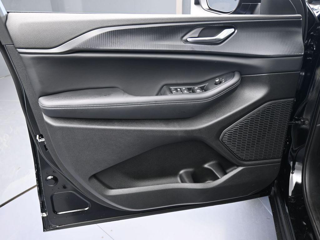 new 2025 Jeep Grand Cherokee car