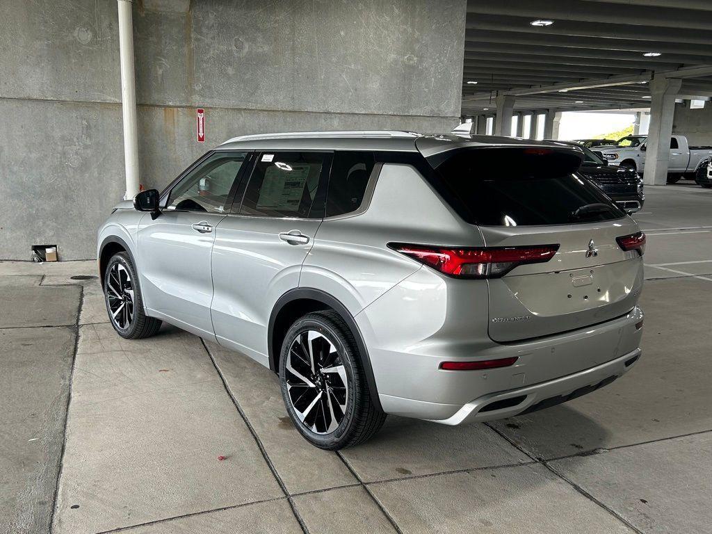 new 2024 Mitsubishi Outlander car, priced at $35,073