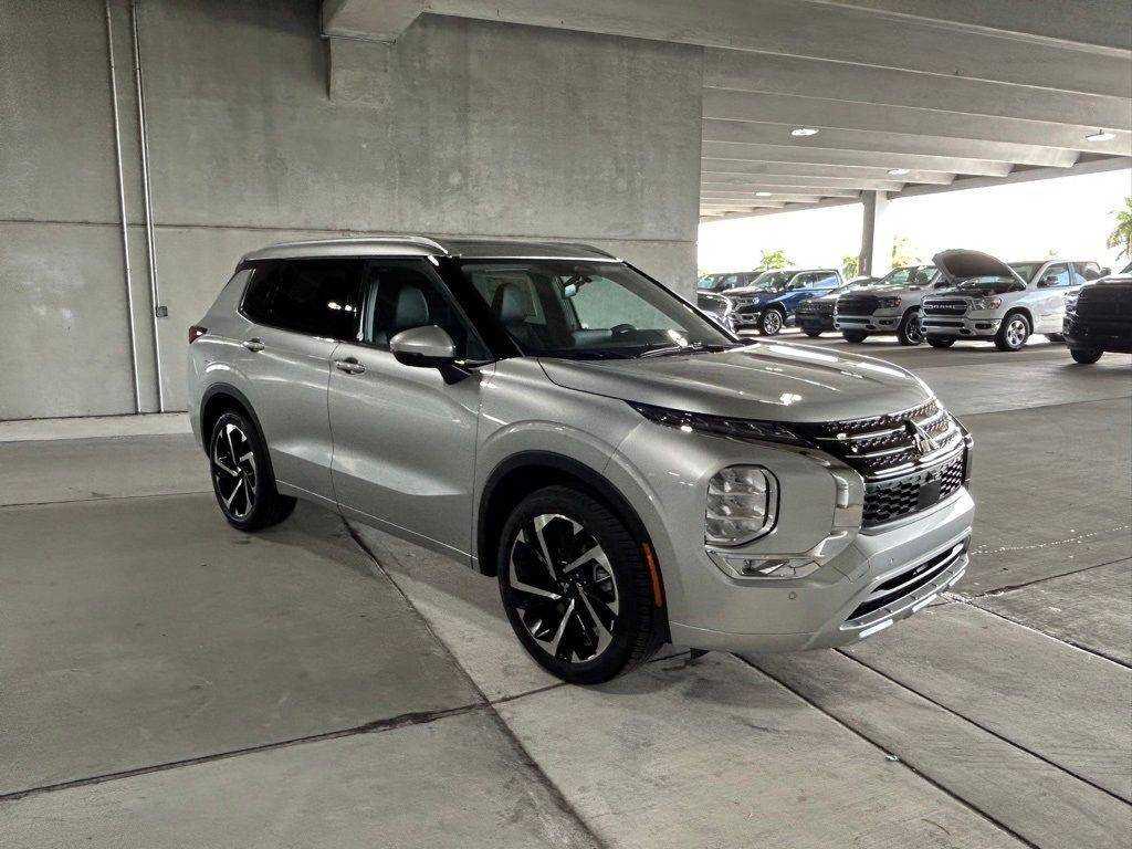 new 2024 Mitsubishi Outlander car, priced at $35,073