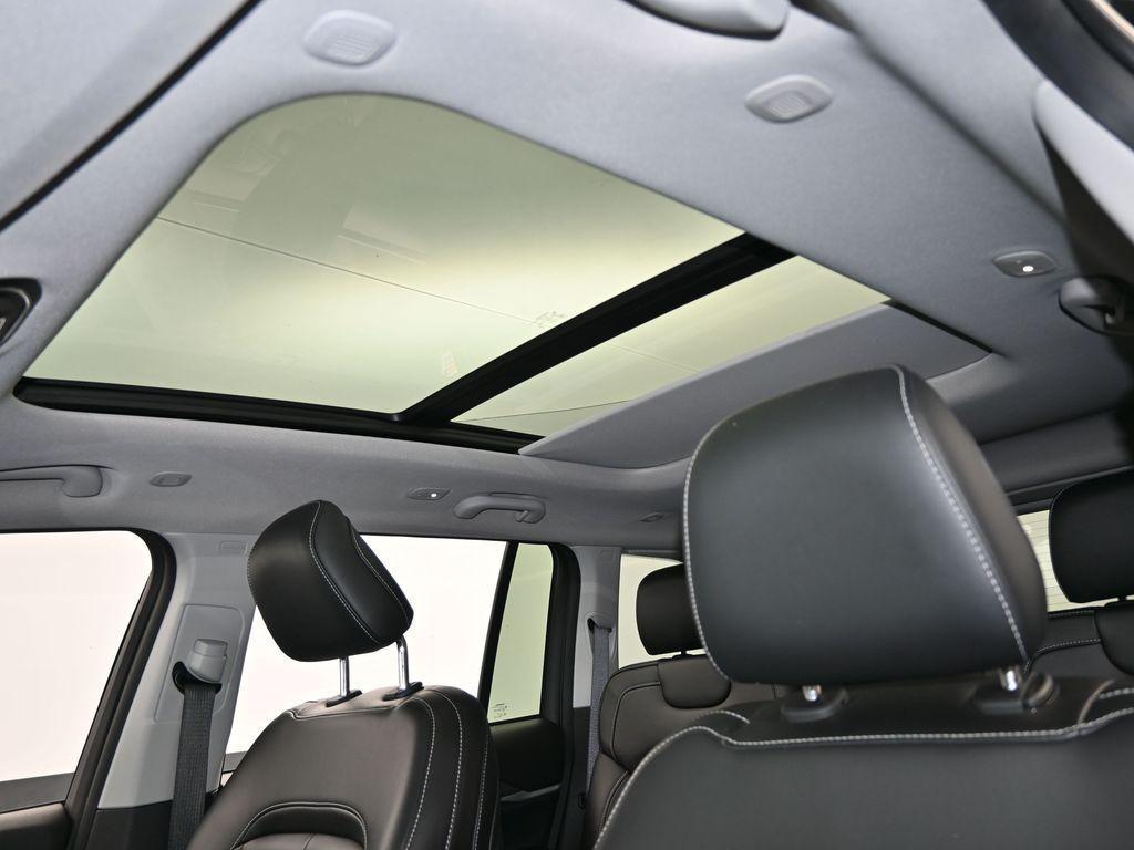 used 2023 Jeep Grand Cherokee car, priced at $29,489