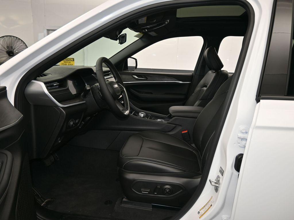 new 2025 Jeep Grand Cherokee car