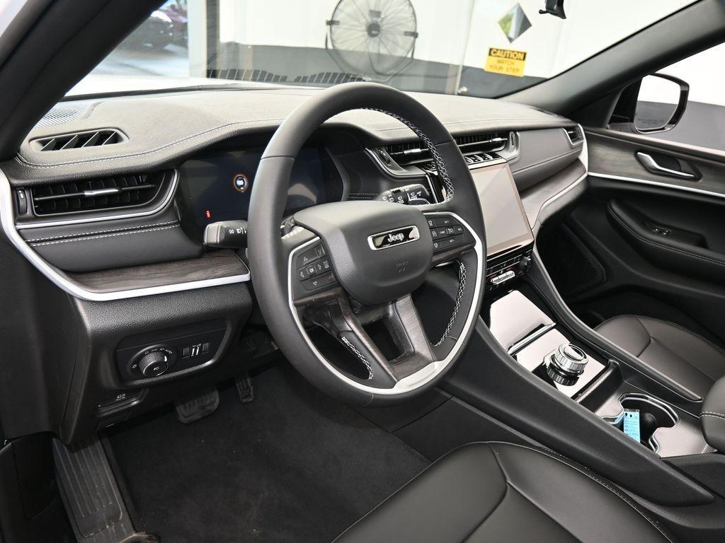 new 2025 Jeep Grand Cherokee car