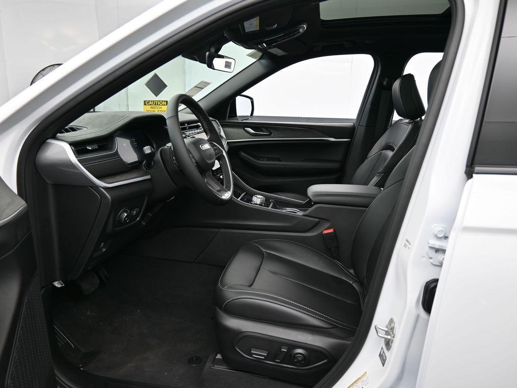 new 2025 Jeep Grand Cherokee car