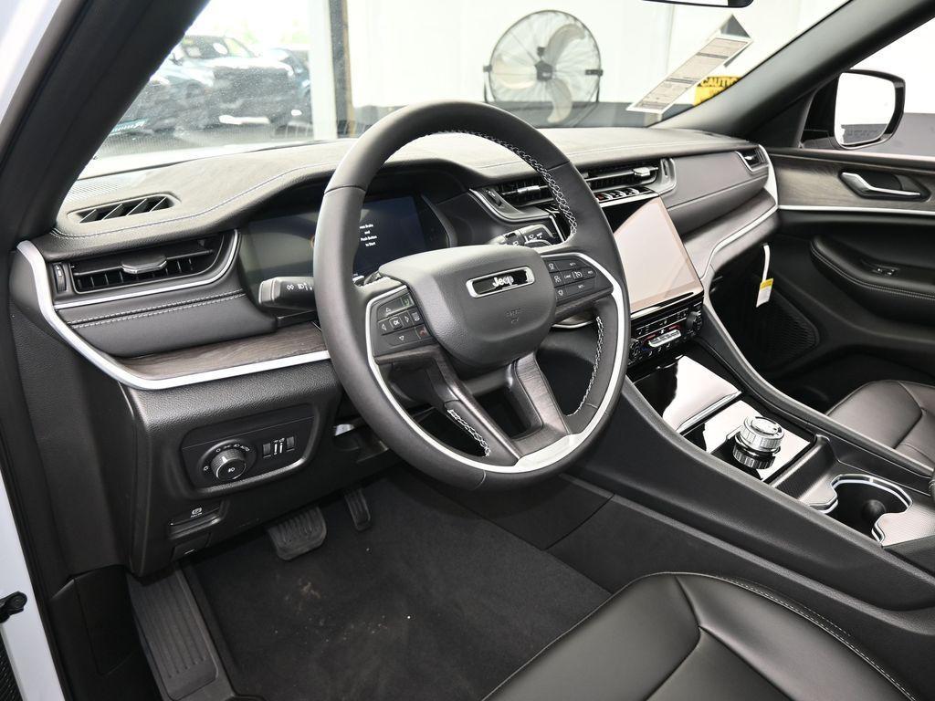 new 2025 Jeep Grand Cherokee car