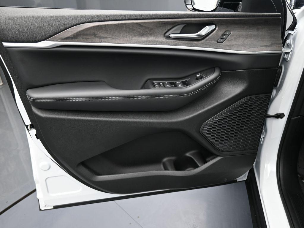 new 2025 Jeep Grand Cherokee car