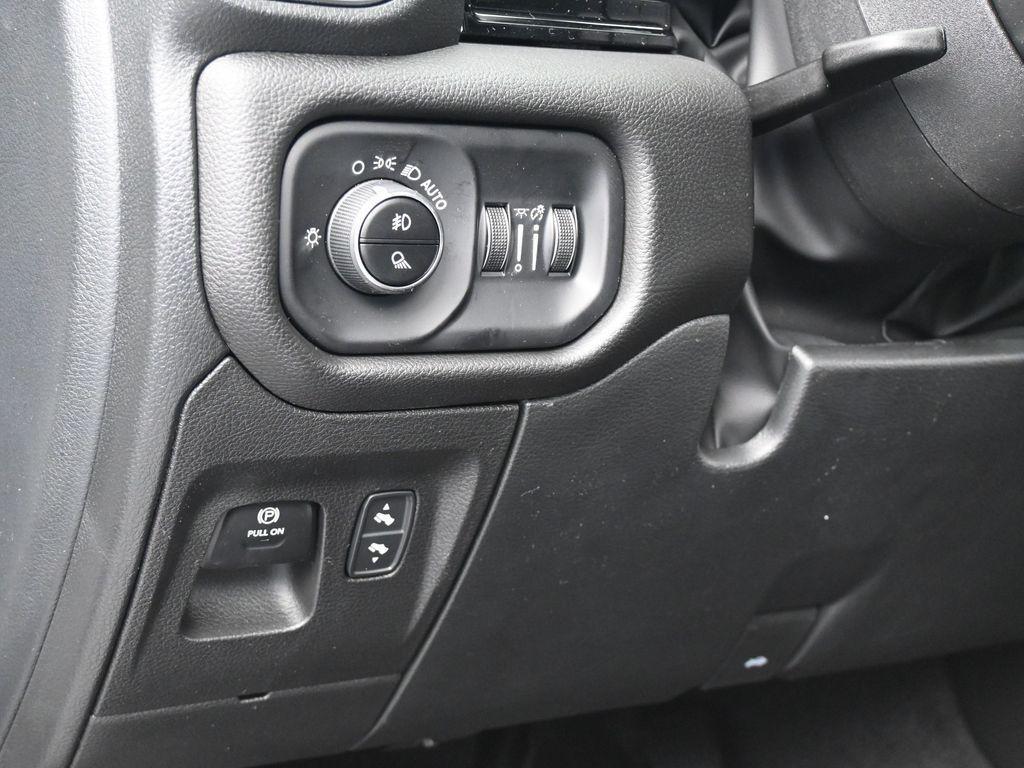 new 2025 Ram 1500 car, priced at $57,660