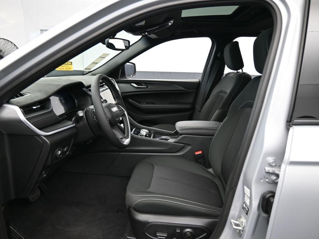 used 2024 Jeep Grand Cherokee car, priced at $29,994