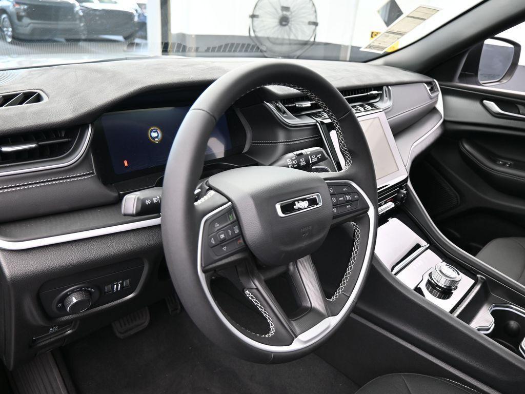 used 2024 Jeep Grand Cherokee car, priced at $29,994