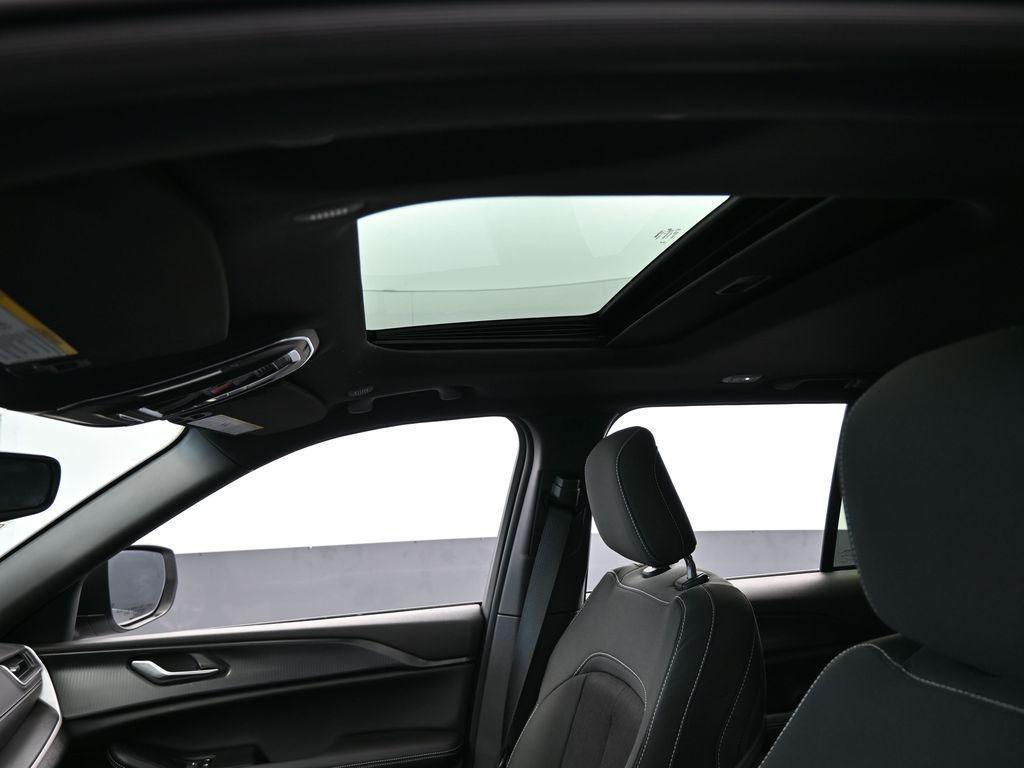 used 2024 Jeep Grand Cherokee car, priced at $29,994