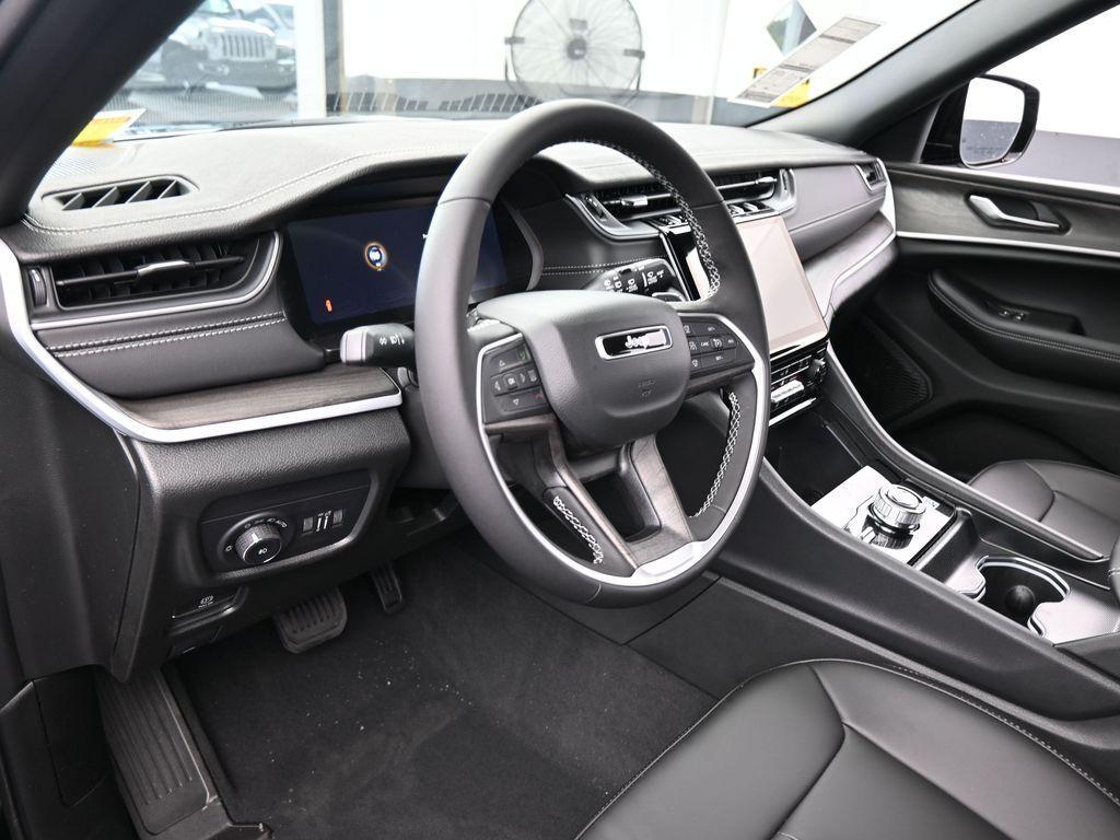 new 2025 Jeep Grand Cherokee car