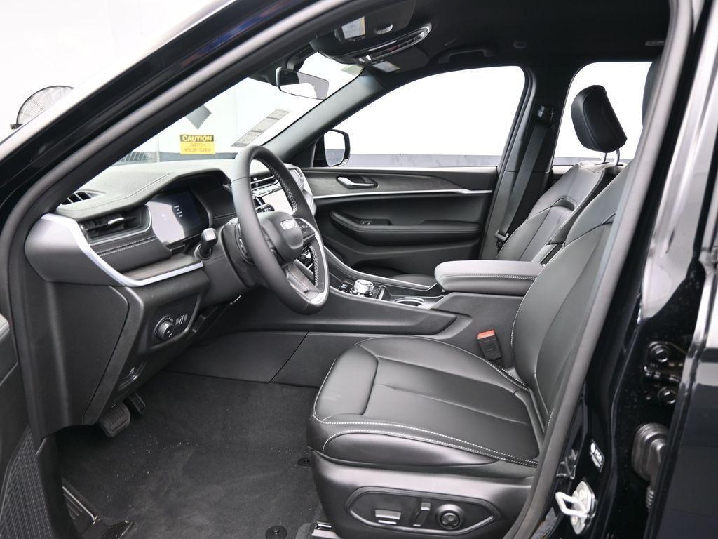 new 2025 Jeep Grand Cherokee car