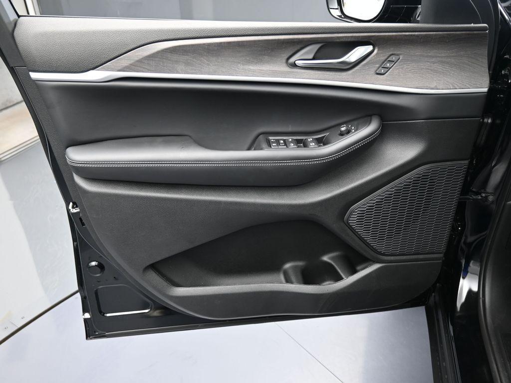 new 2025 Jeep Grand Cherokee car