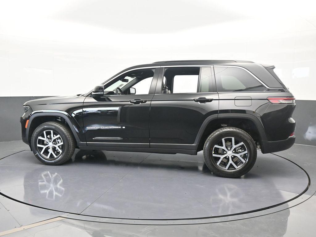 used 2025 Jeep Grand Cherokee car, priced at $39,999