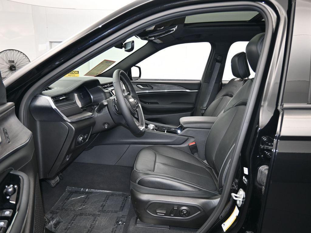 used 2024 Jeep Grand Cherokee car, priced at $43,995