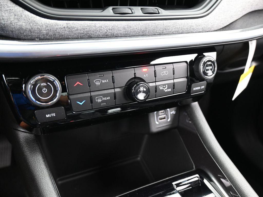 new 2025 Jeep Compass car, priced at $29,222