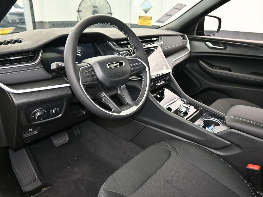 new 2025 Jeep Grand Cherokee car