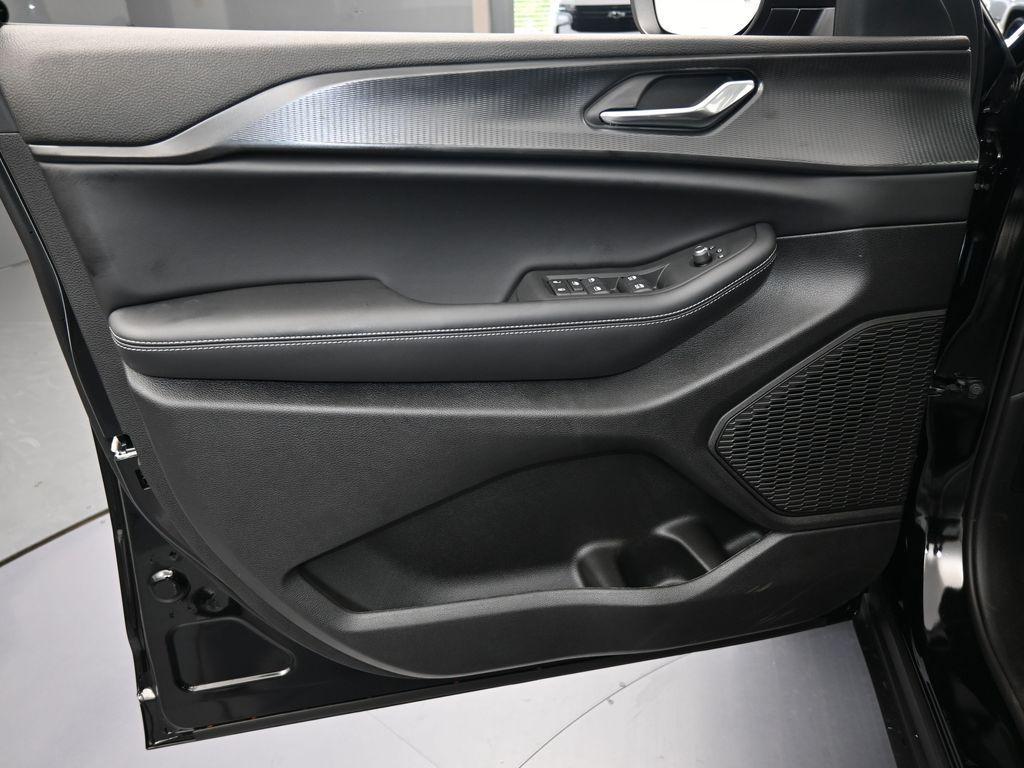 new 2025 Jeep Grand Cherokee car