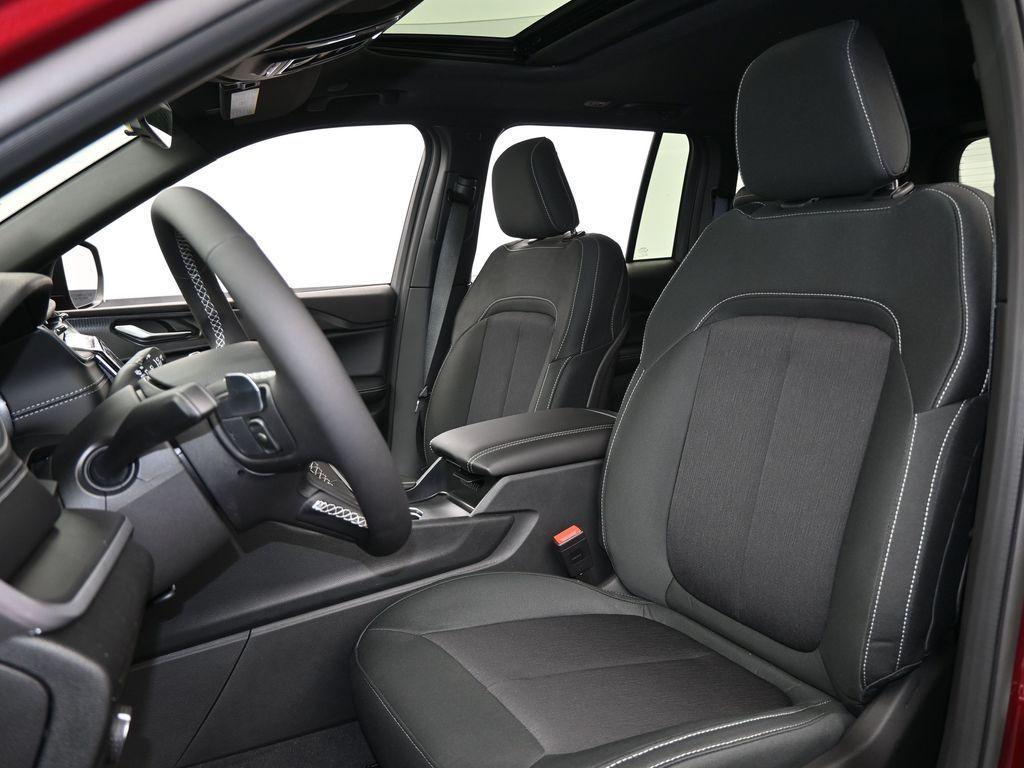 new 2025 Jeep Grand Cherokee car