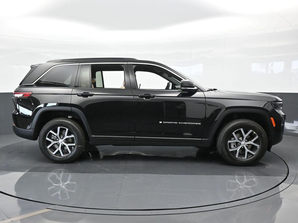 new 2024 Jeep Grand Cherokee car, priced at $44,081