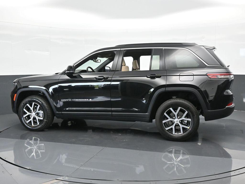 new 2024 Jeep Grand Cherokee car, priced at $44,081