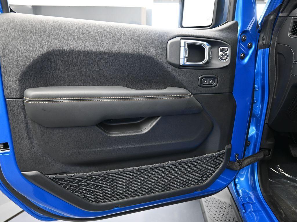 new 2025 Jeep Wrangler car