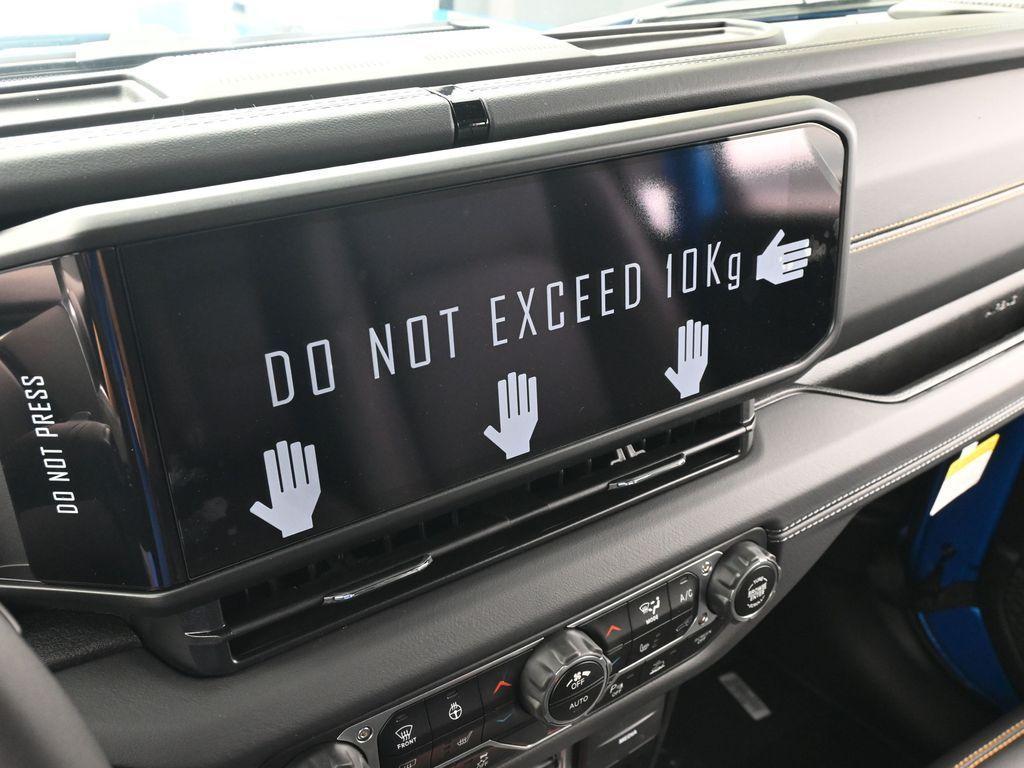 new 2025 Jeep Wrangler car