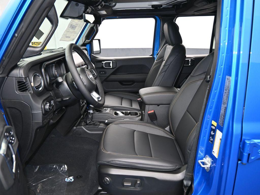 new 2025 Jeep Wrangler car