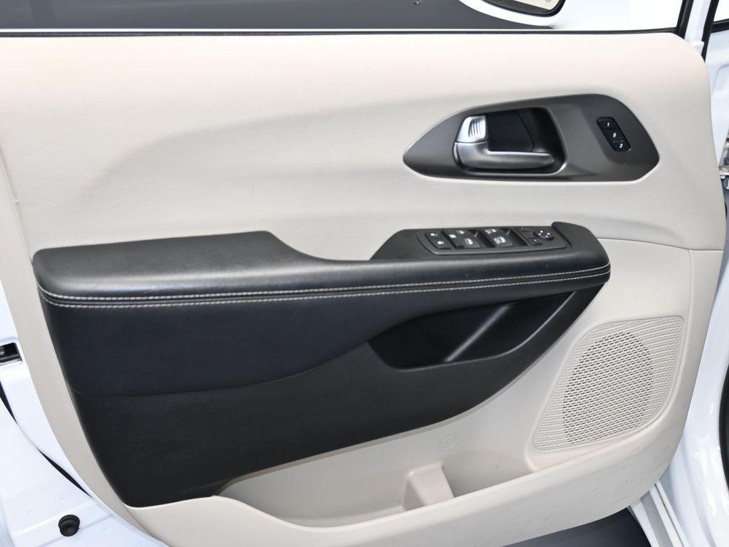 used 2022 Chrysler Pacifica car, priced at $18,999