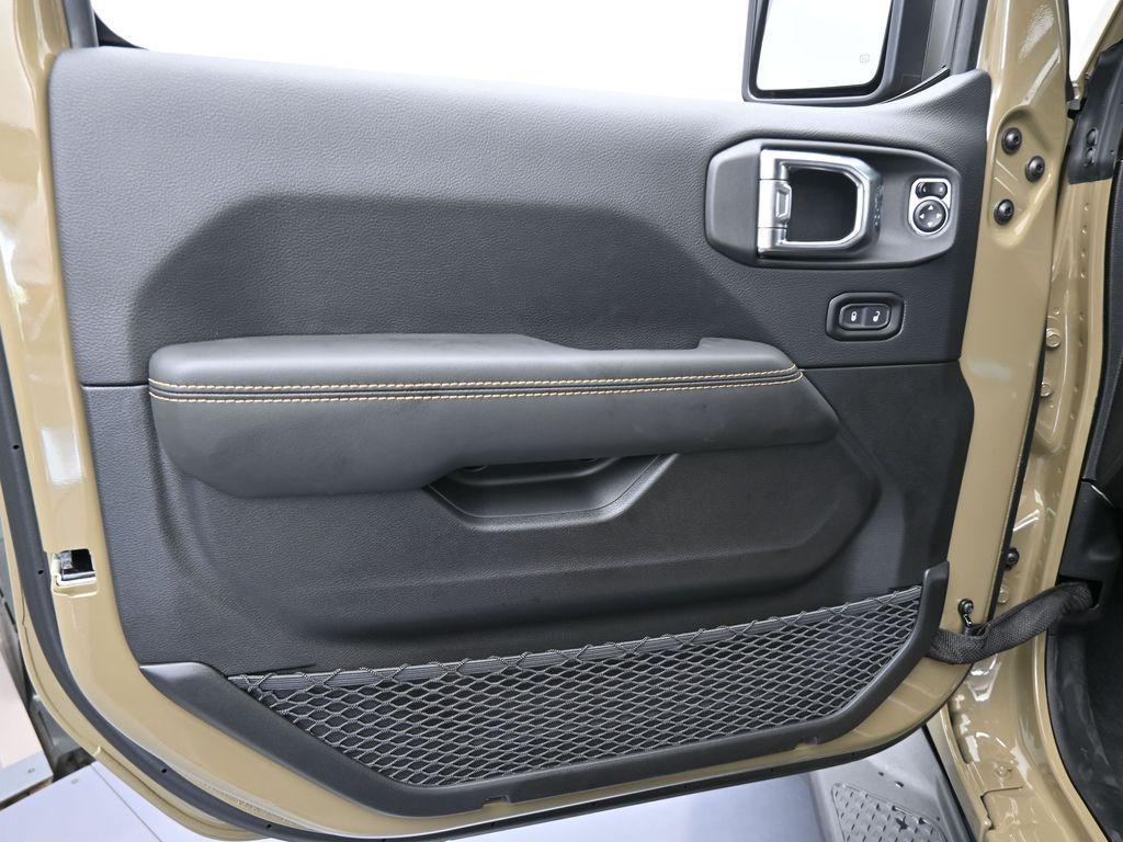 new 2025 Jeep Gladiator car