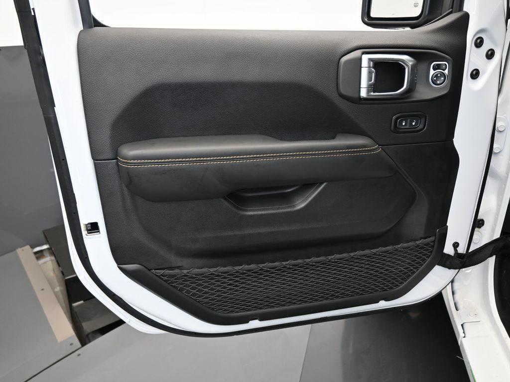 new 2024 Jeep Gladiator car, priced at $43,396