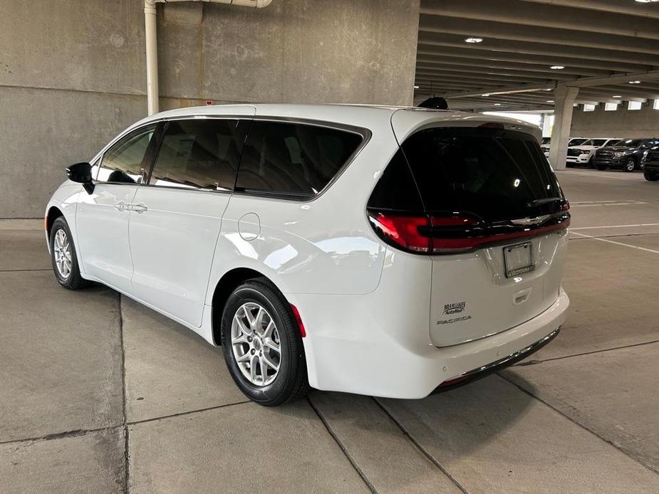 new 2024 Chrysler Pacifica car, priced at $35,828