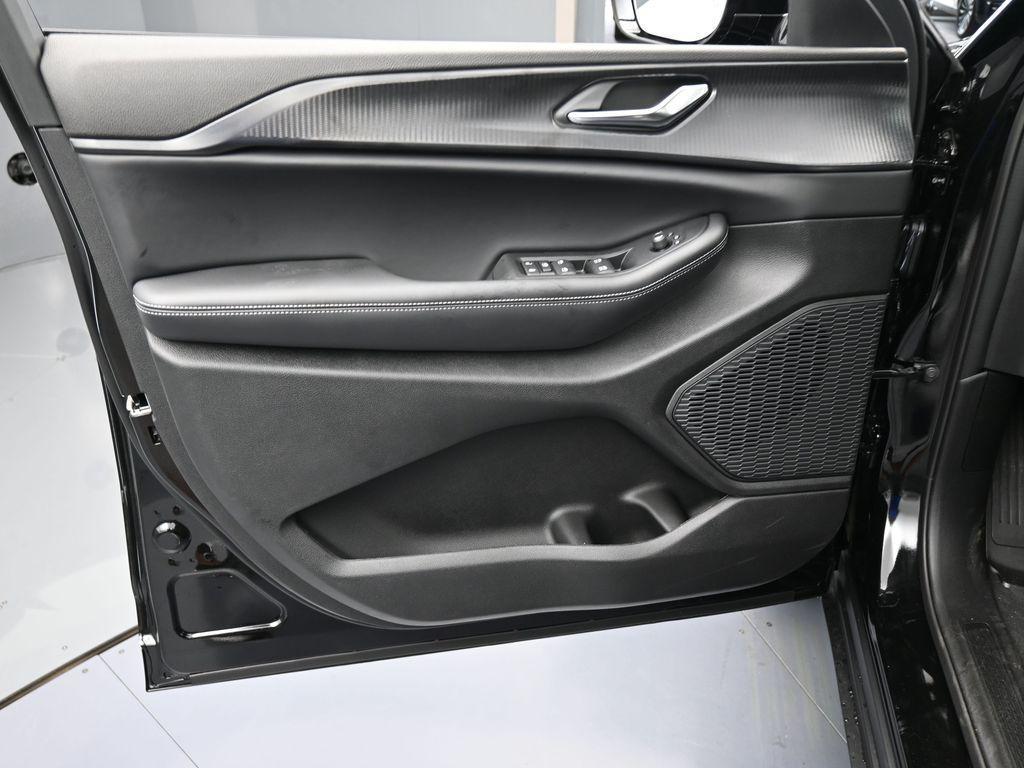 new 2025 Jeep Grand Cherokee car