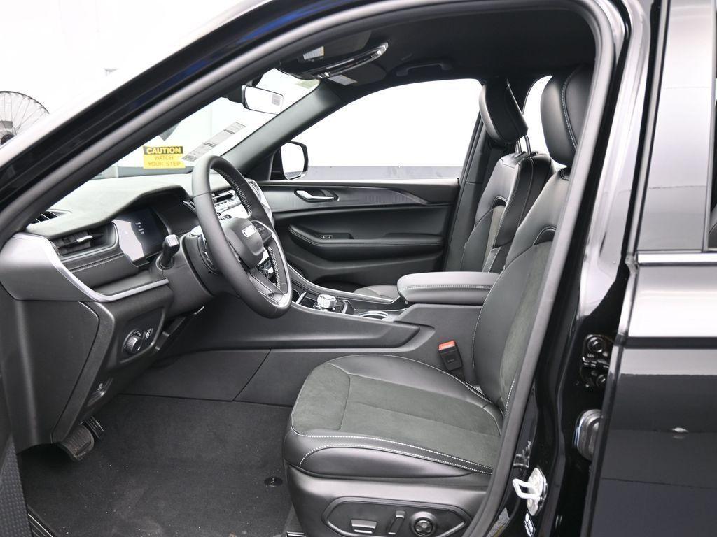 new 2025 Jeep Grand Cherokee car